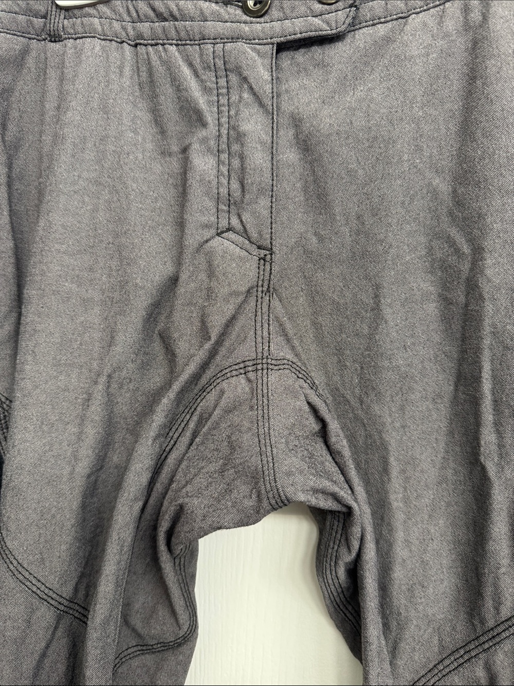 Lululemon Ride On Pants Black/Fossil Size 10 EUC - Picture 3 of 8